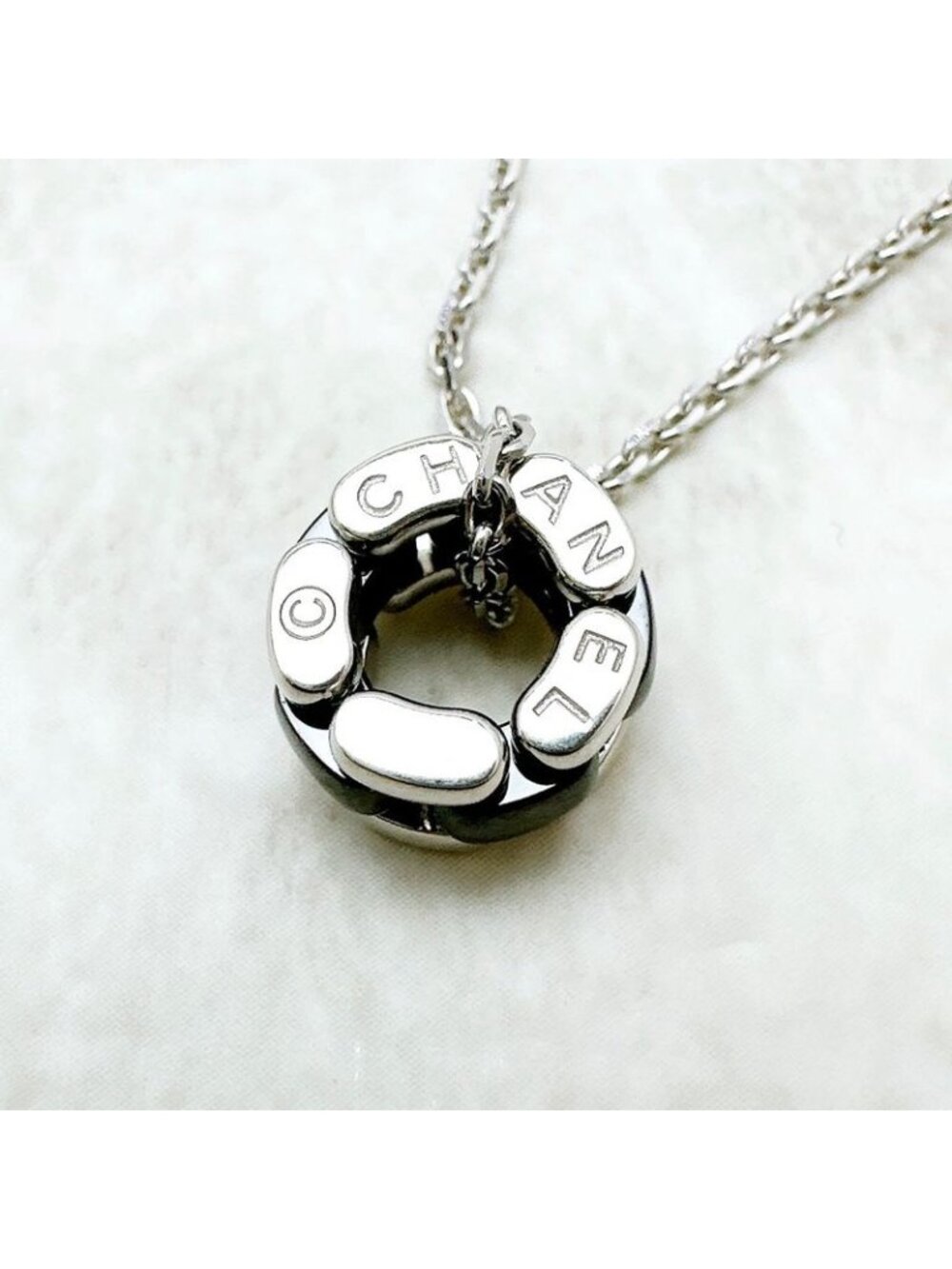 Chanel Ultra White Gold Black Ceramic Necklace .5 cm - Picture 5 of 6